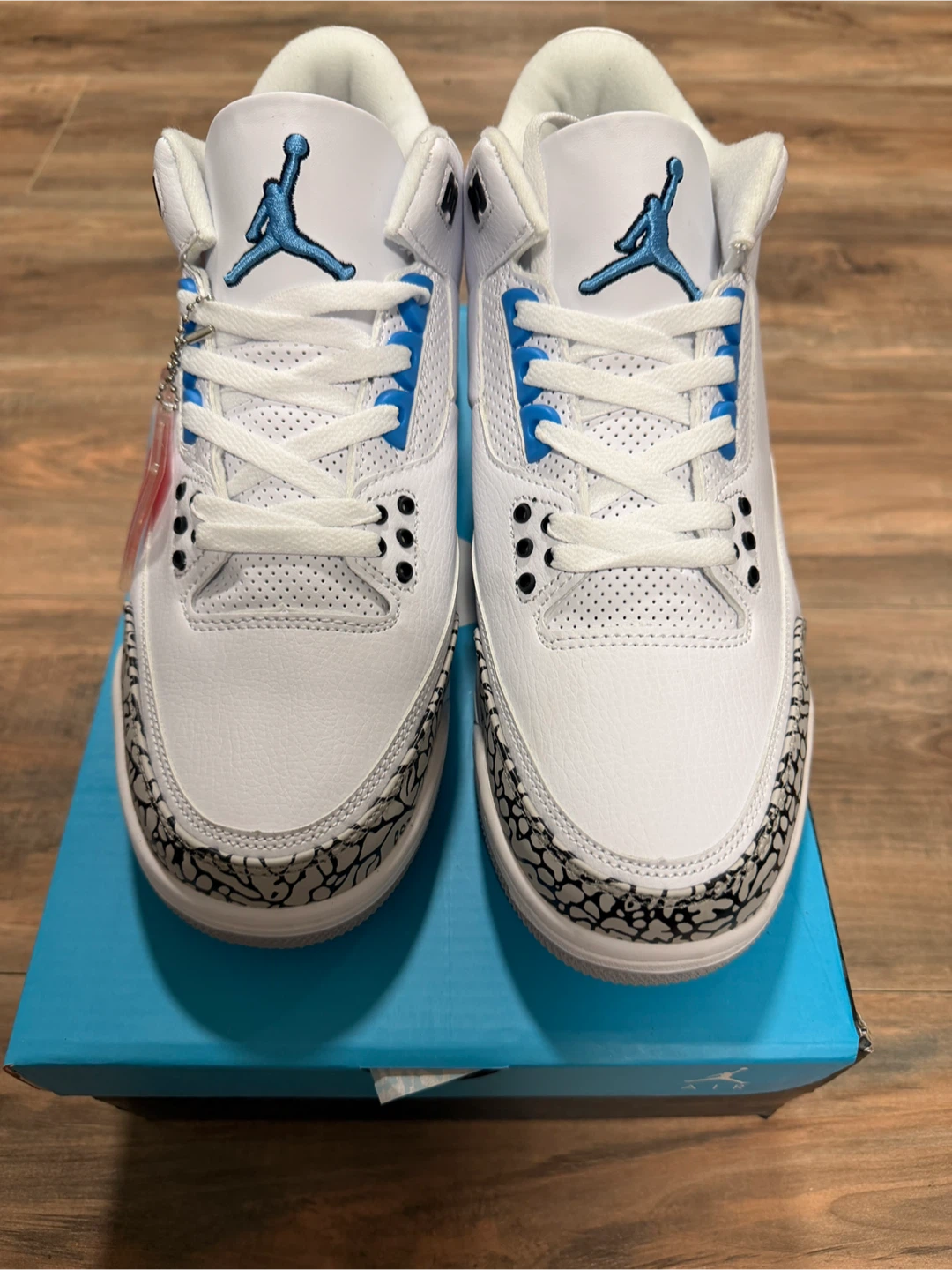 Nike Air Jordan 3 Retro UNC - photo 3