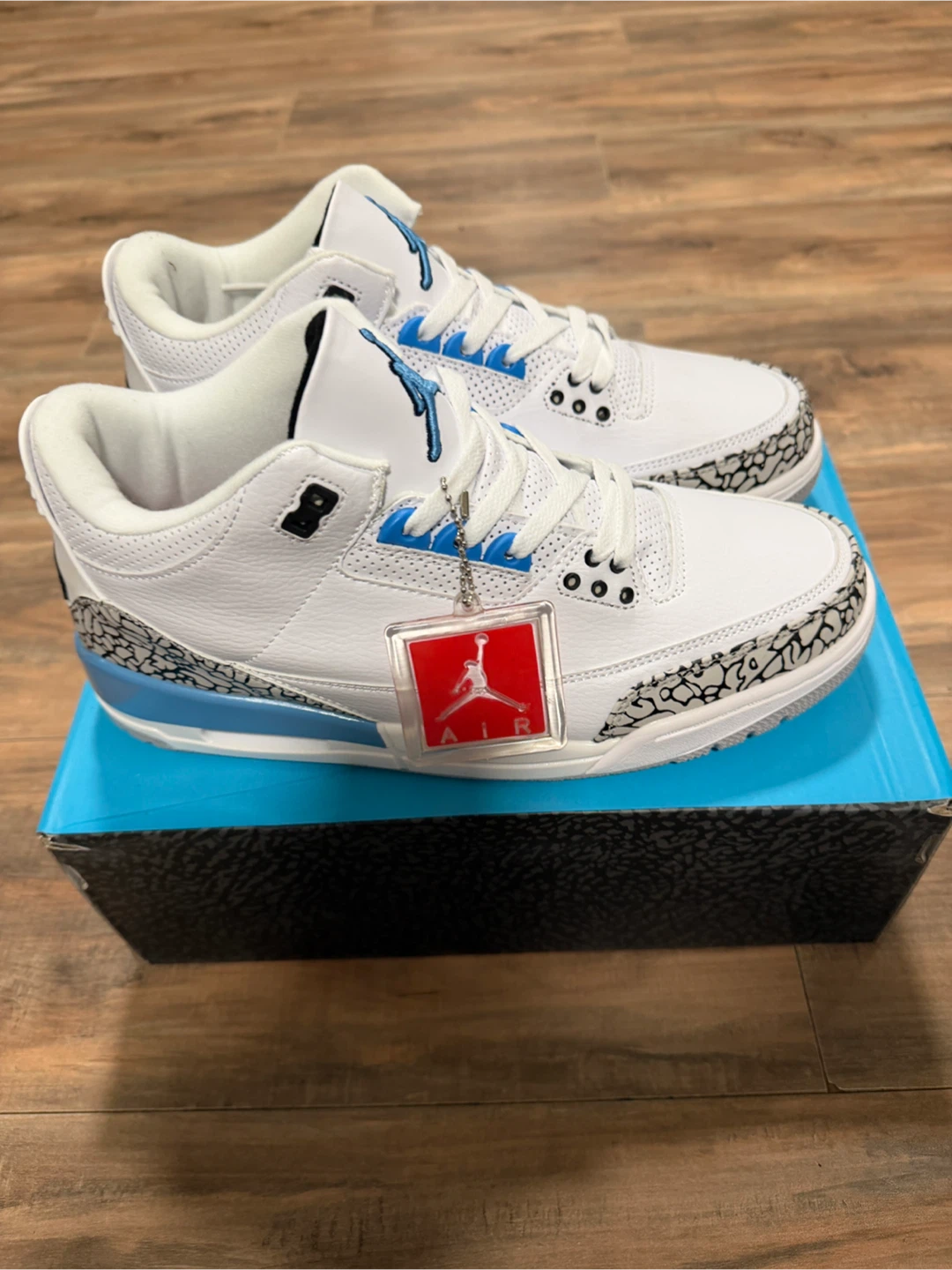 Nike Air Jordan 3 Retro UNC - photo 2