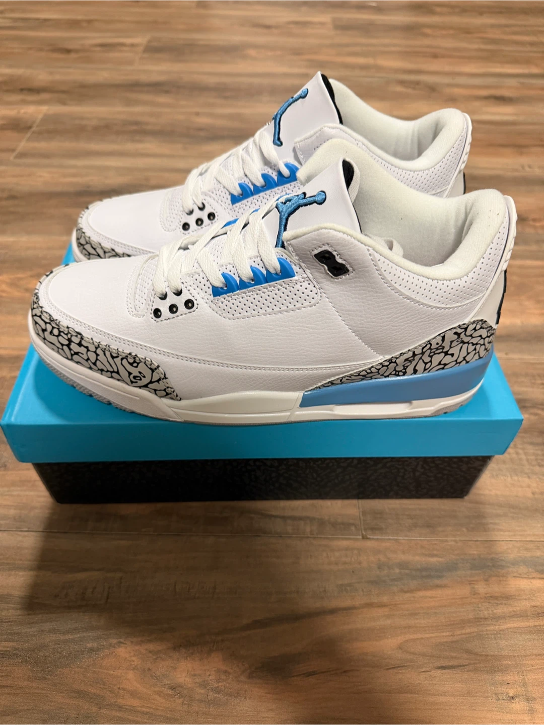 Nike Air Jordan 3 Retro UNC - photo 4