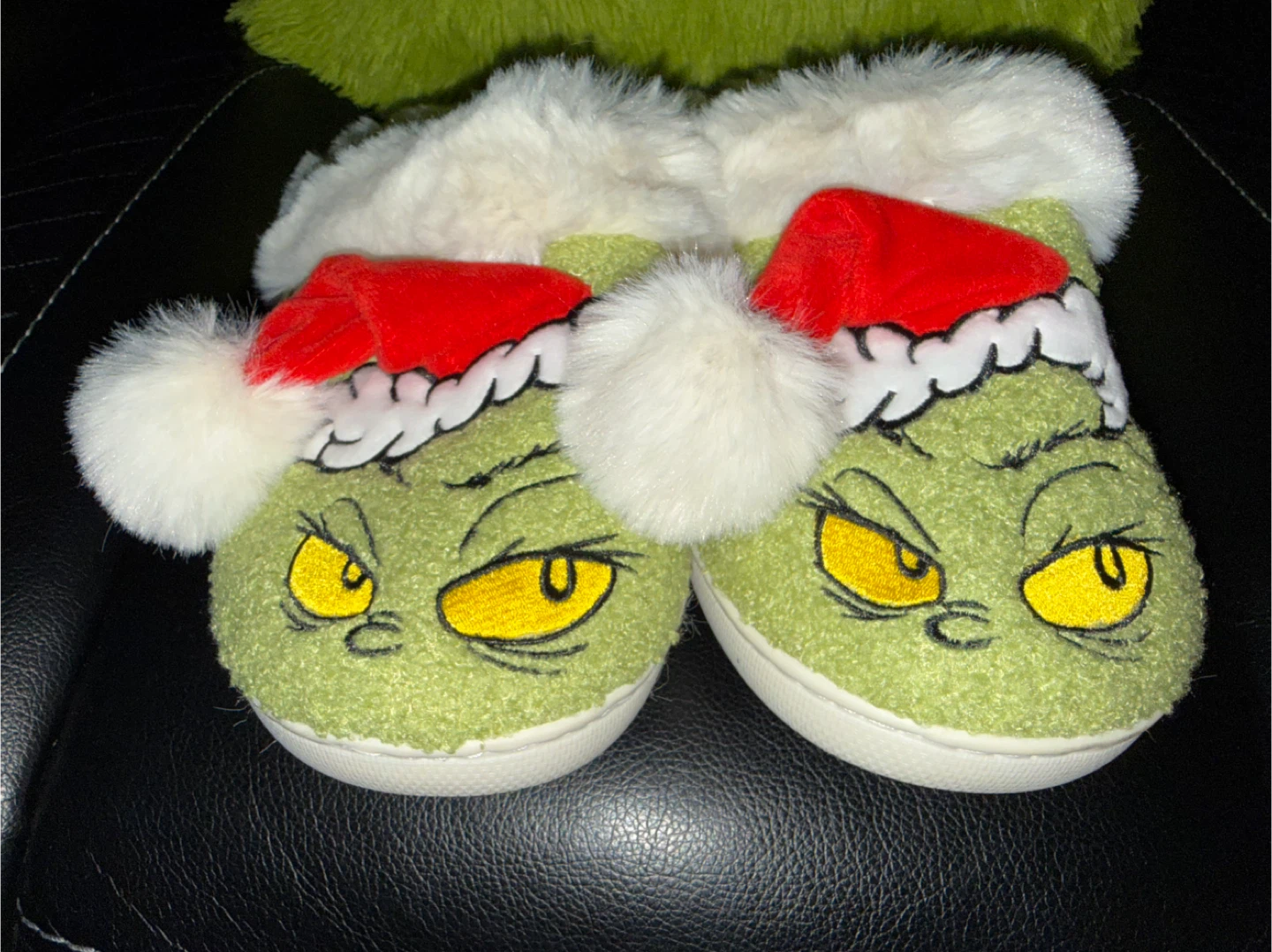 Unisex Grinch Slippers Size: 9/10 - photo 3