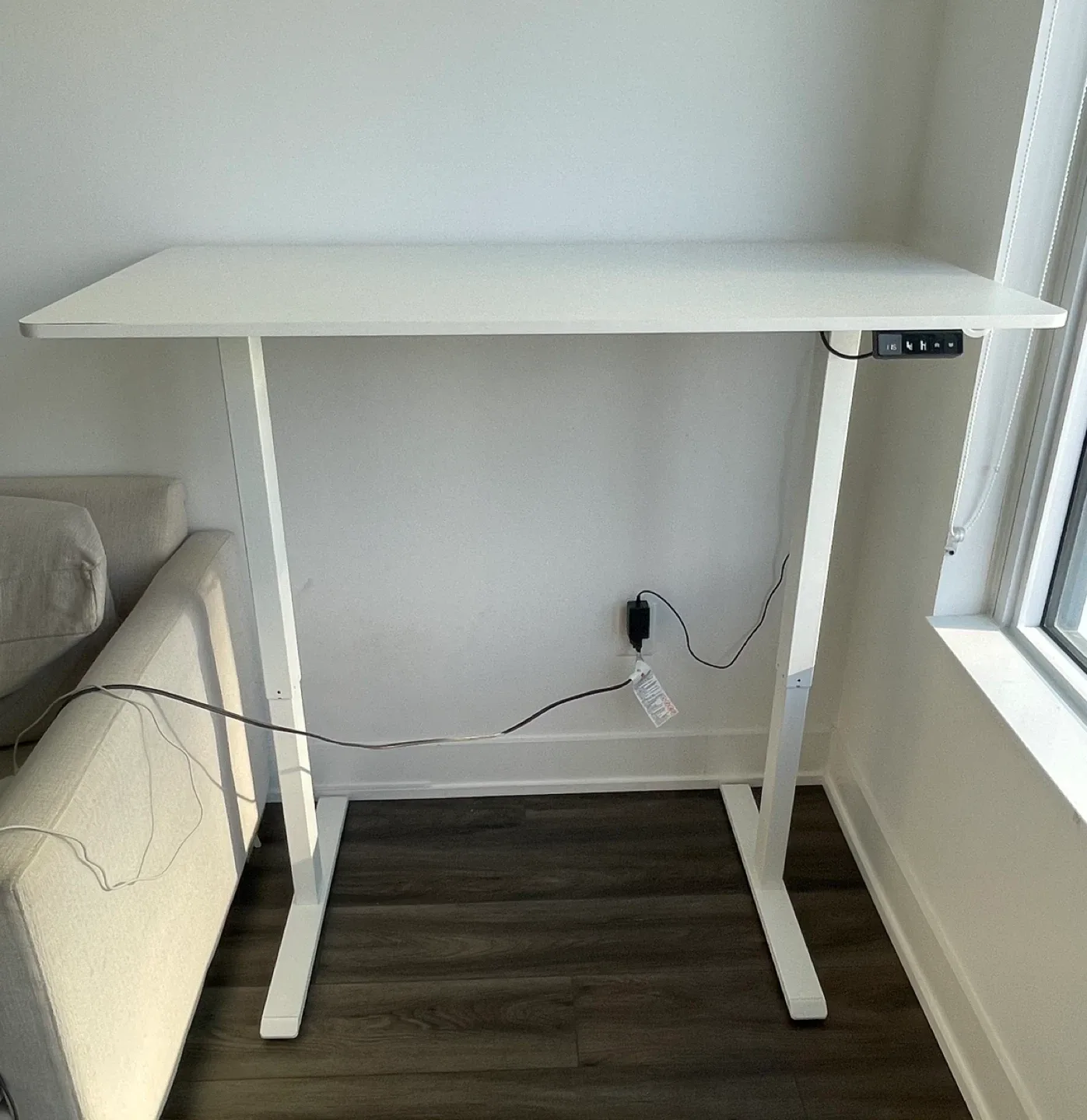 White Standing desk image indicator(2)