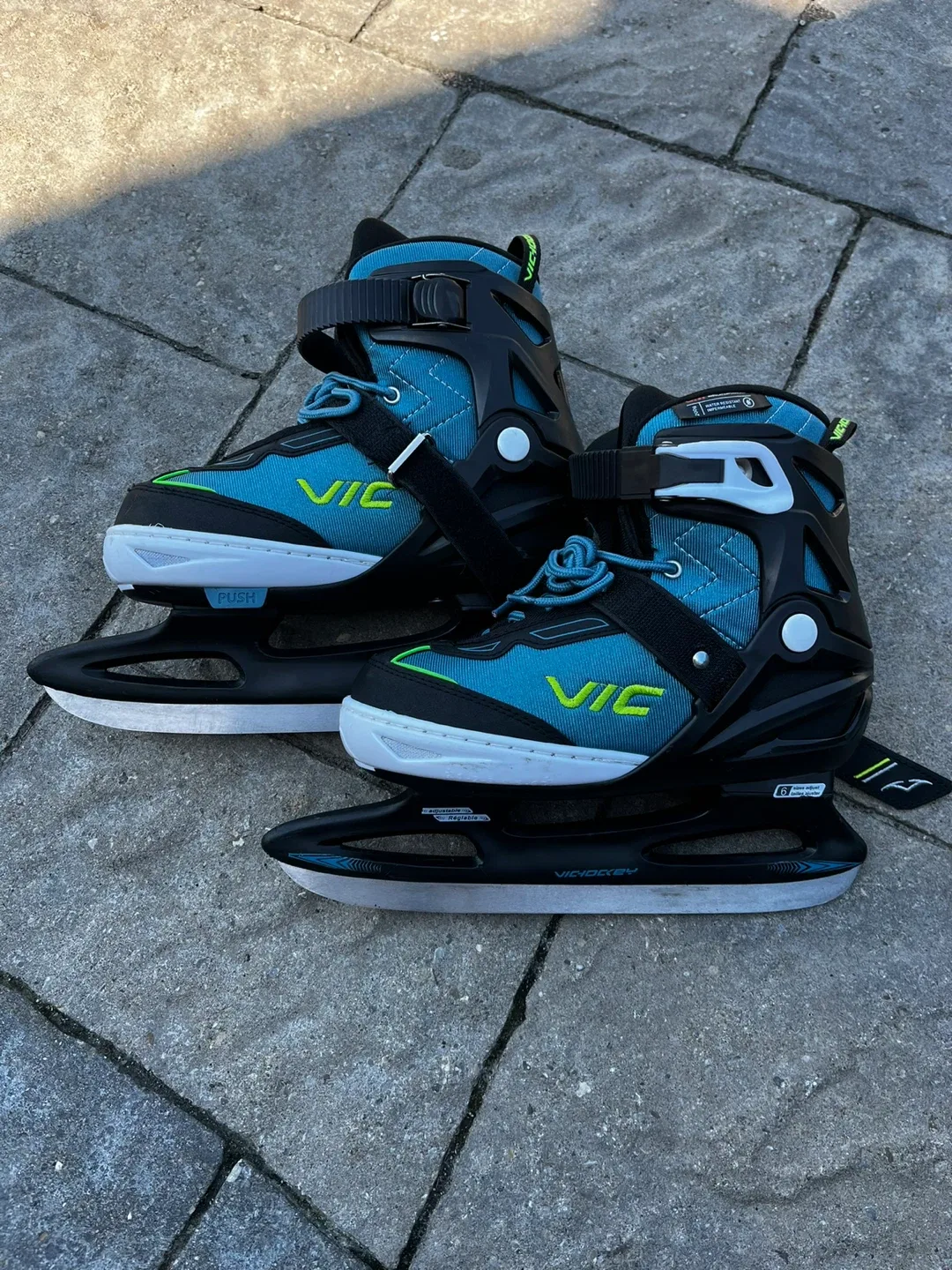 Victory Adjustable Ice Skates