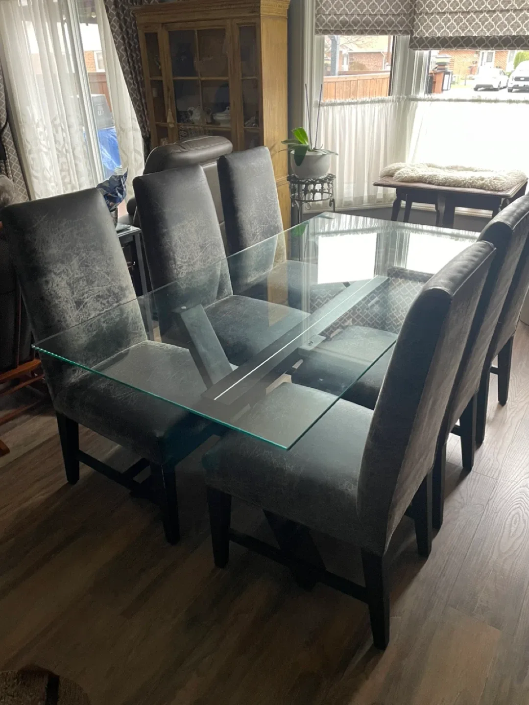 Glass dining table & 6 chairs image indicator(6)