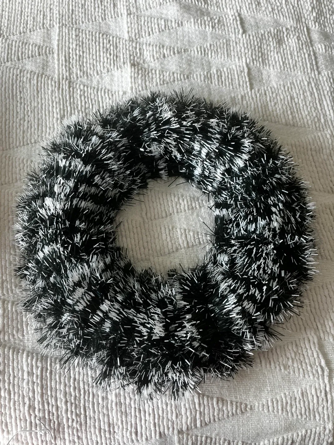 Black & White Tinsel Wreath thumbnail