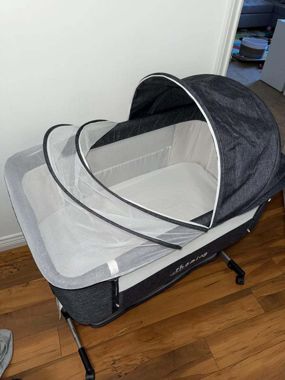 Baby Bassinet Bedside Sleeper image indicator(2)
