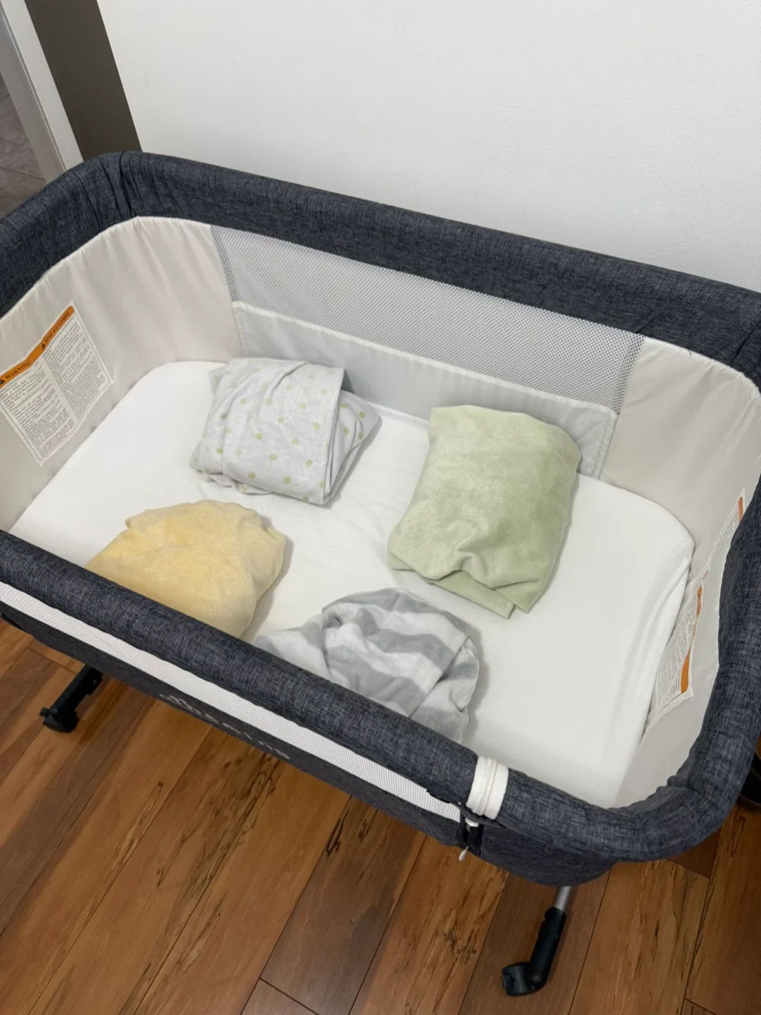 Baby Bassinet Bedside Sleeper image indicator(8)