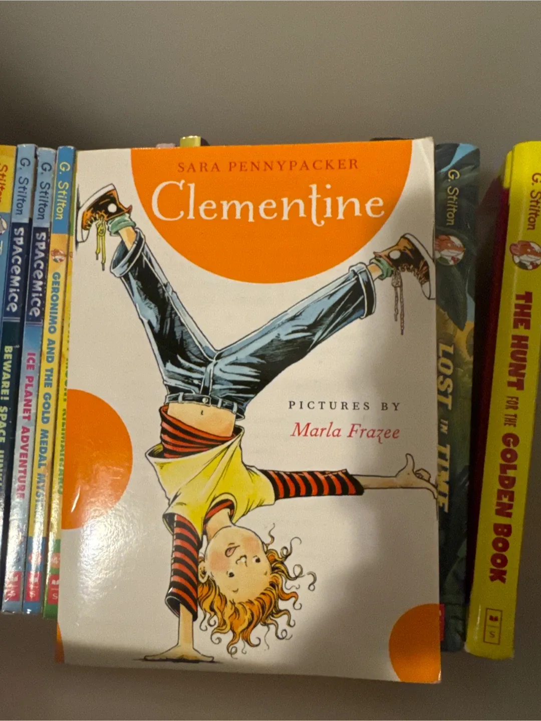 Mixed Lot of Children's Books image indicator(7)