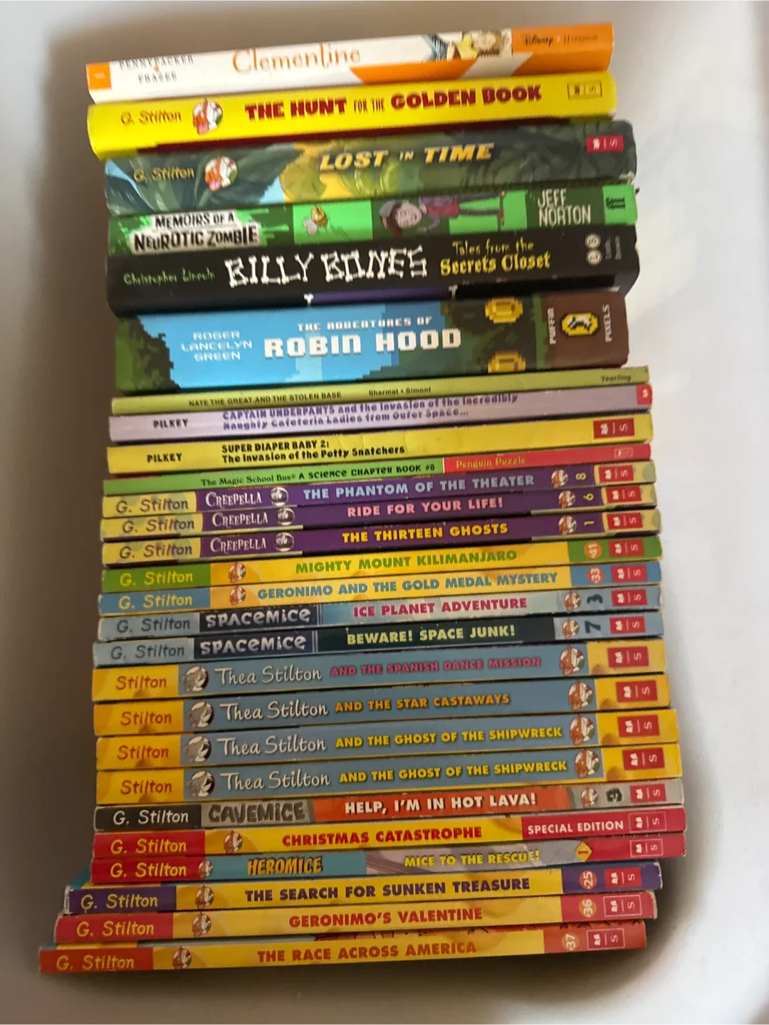 Mixed Lot of Children's Books image indicator(2)