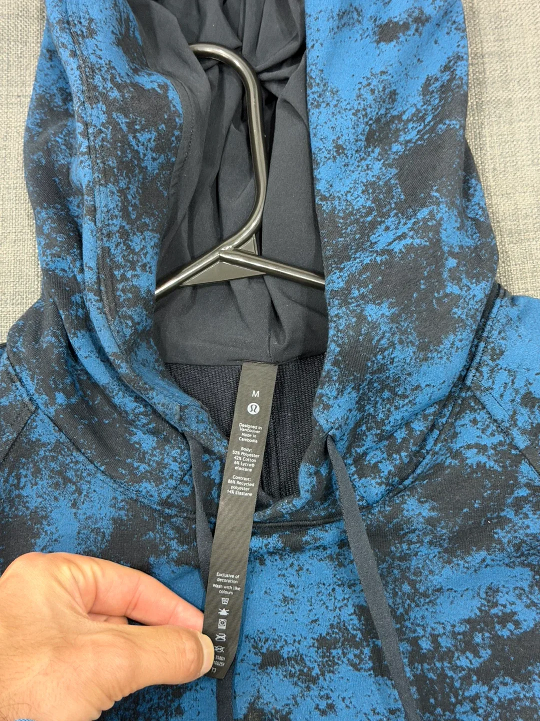 Lululemon Hoodie Size M - Blue & Black image indicator(2)