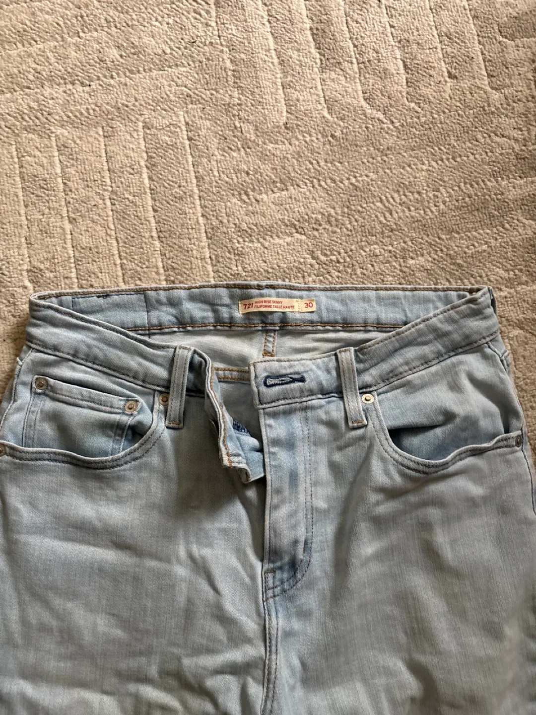 Levi's 721 High Rise Skinny Jeans - Size 30 image indicator(2)