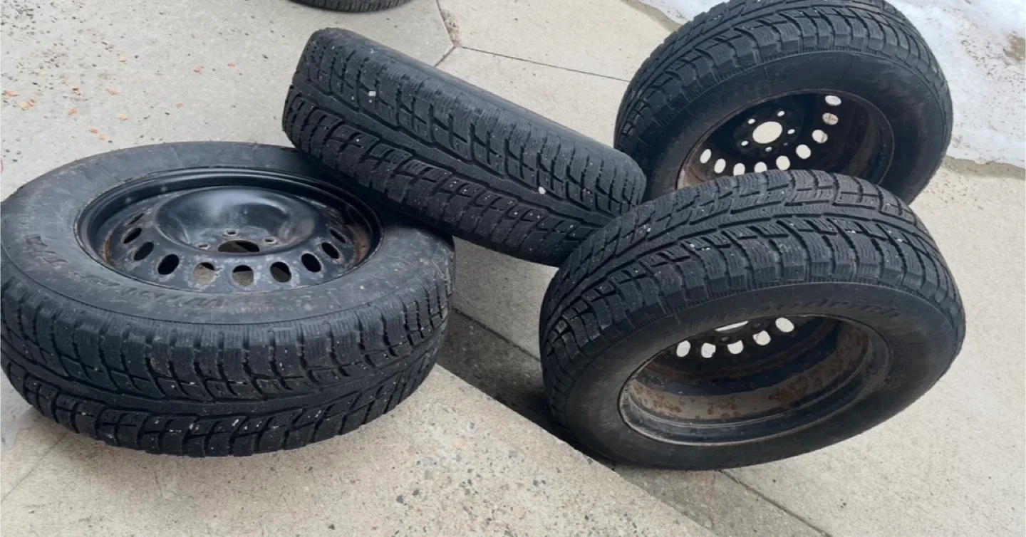 Set of 4 Winter Tires 235/65R17 with rim image indicator(5)