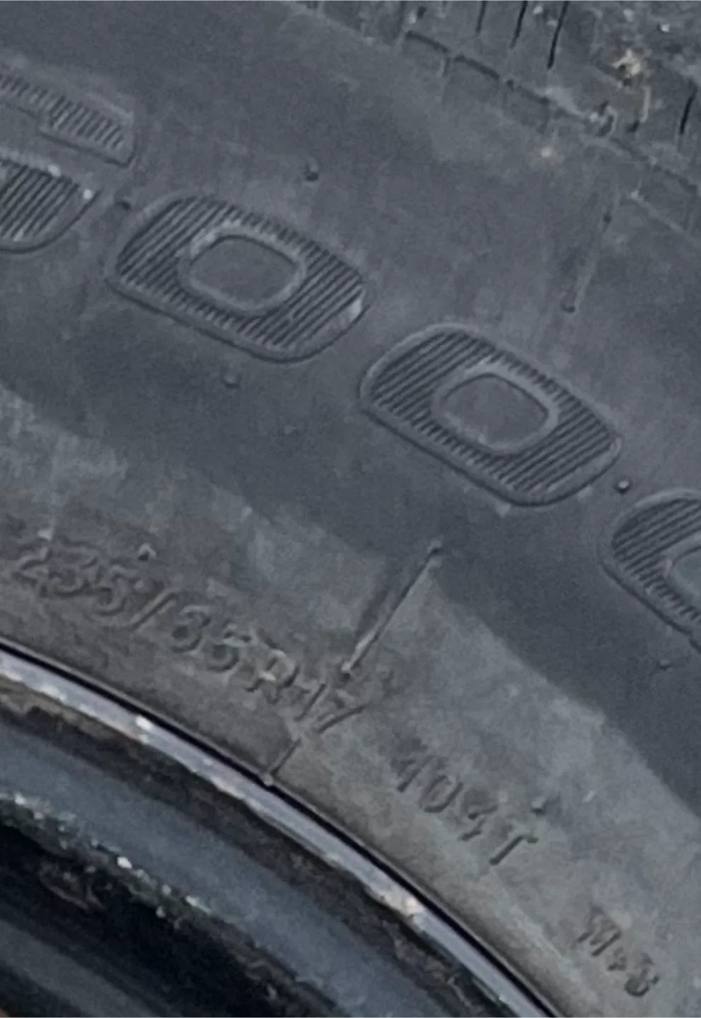 Set of 4 Winter Tires 235/65R17 with rim image indicator(4)