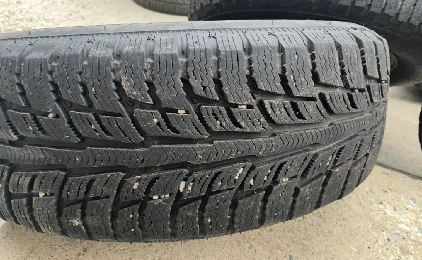 Set of 4 Winter Tires 235/65R17 with rim image indicator(7)