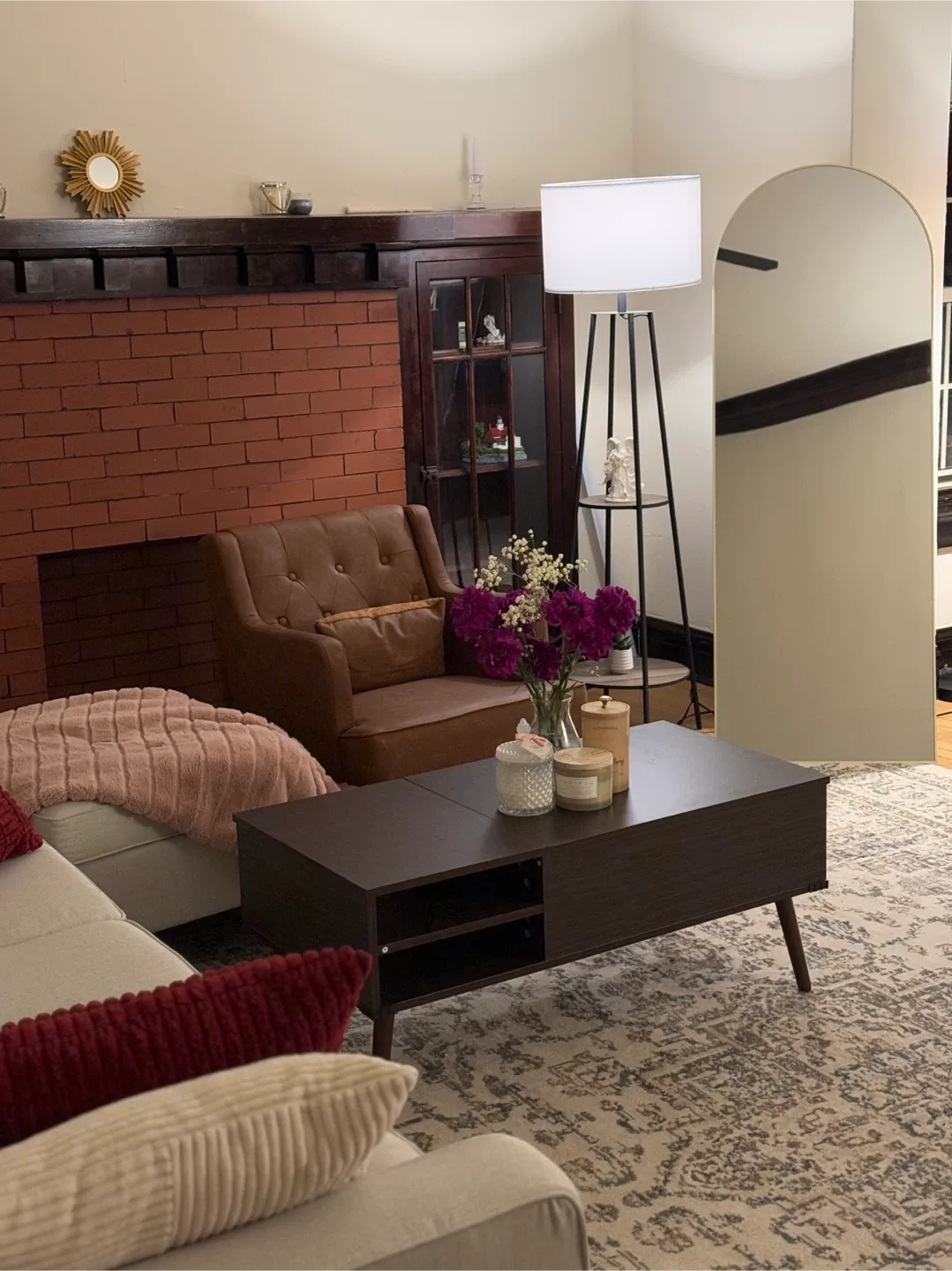 Brown Accent Chair - Great Condition! image indicator(4)