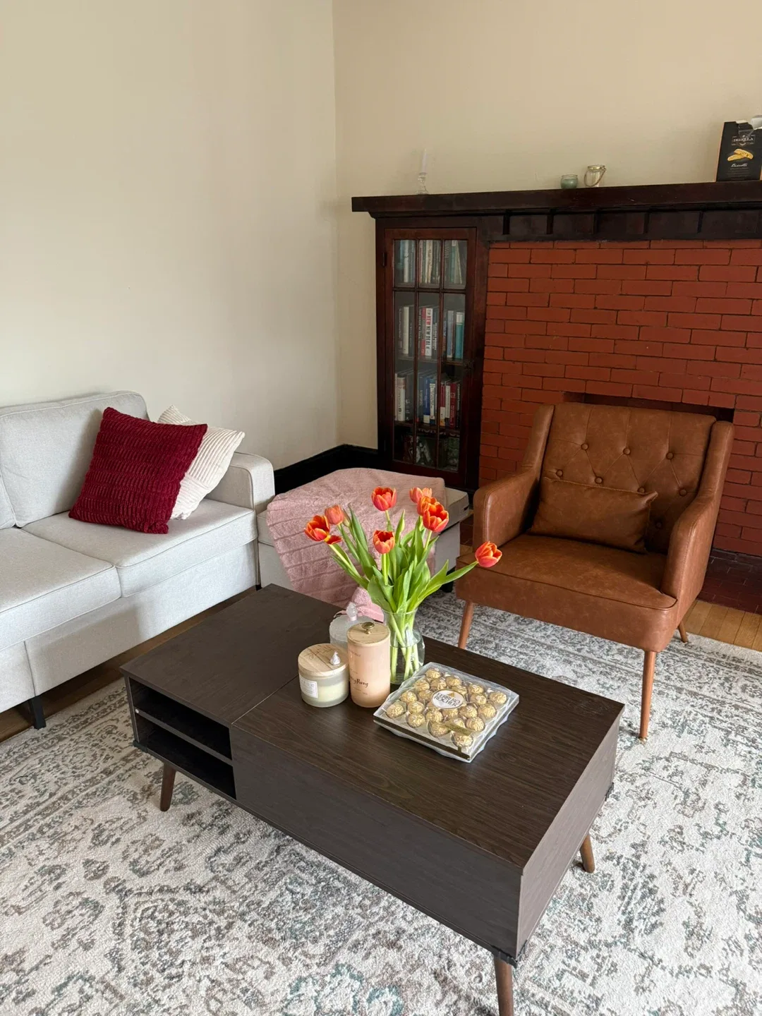 Brown Accent Chair - Great Condition! image indicator(5)