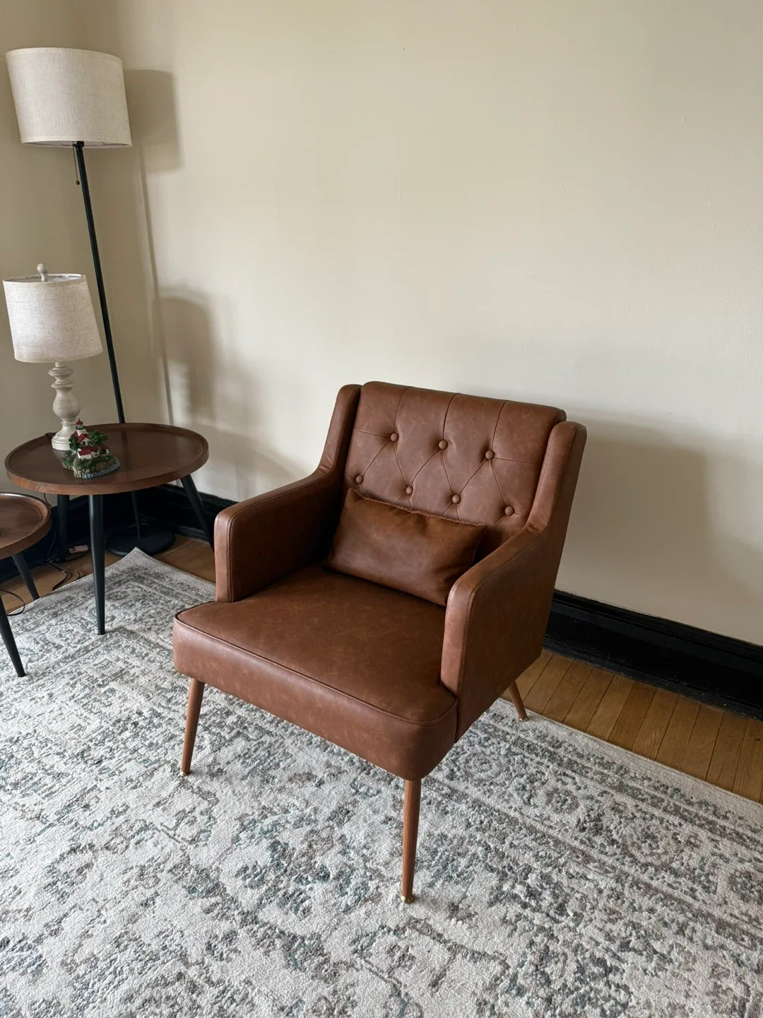 Brown Accent Chair - Great Condition! image indicator(2)