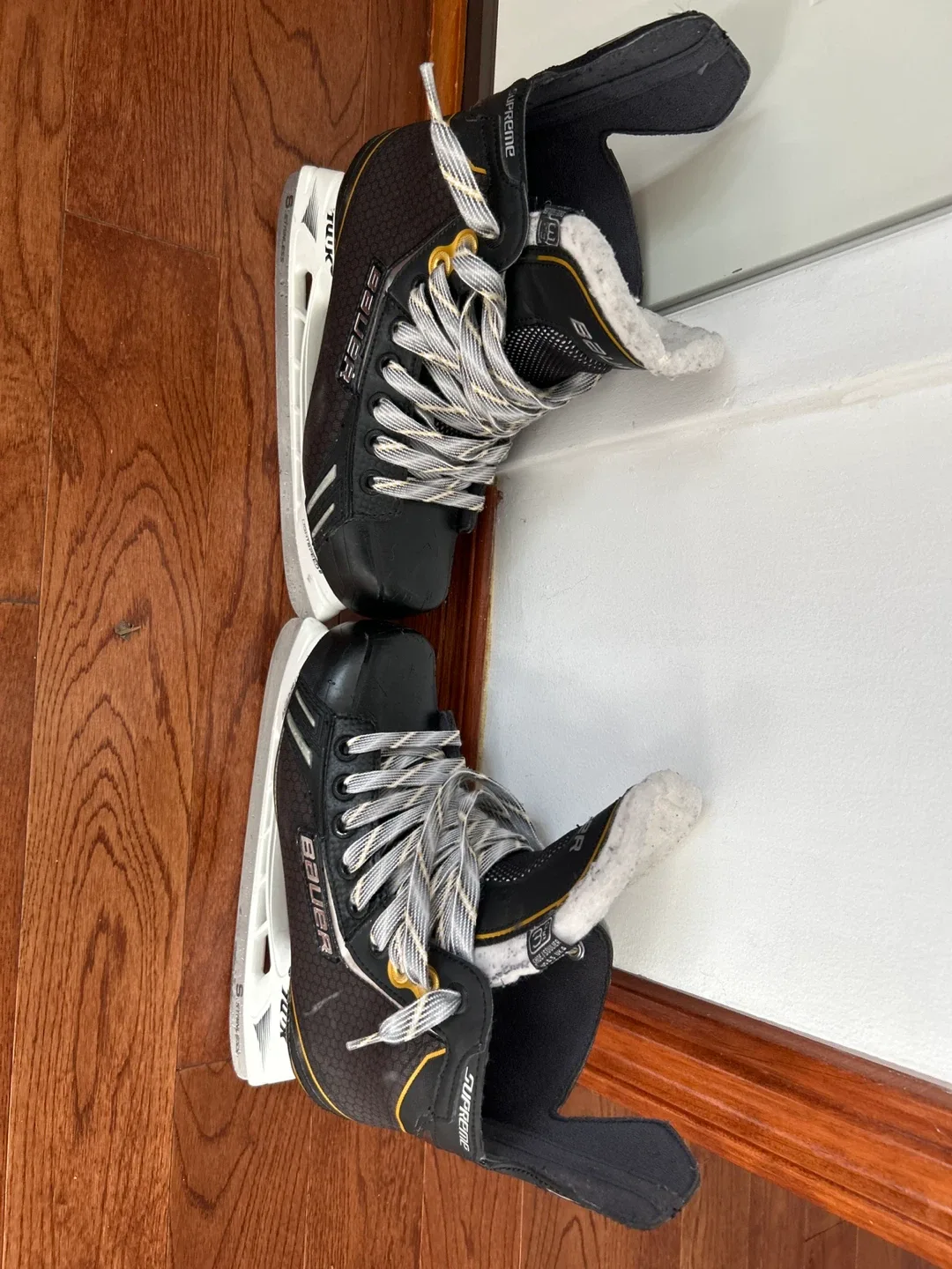 Bauer Supreme Hockey Skates - Size US 4.5 image indicator(4)