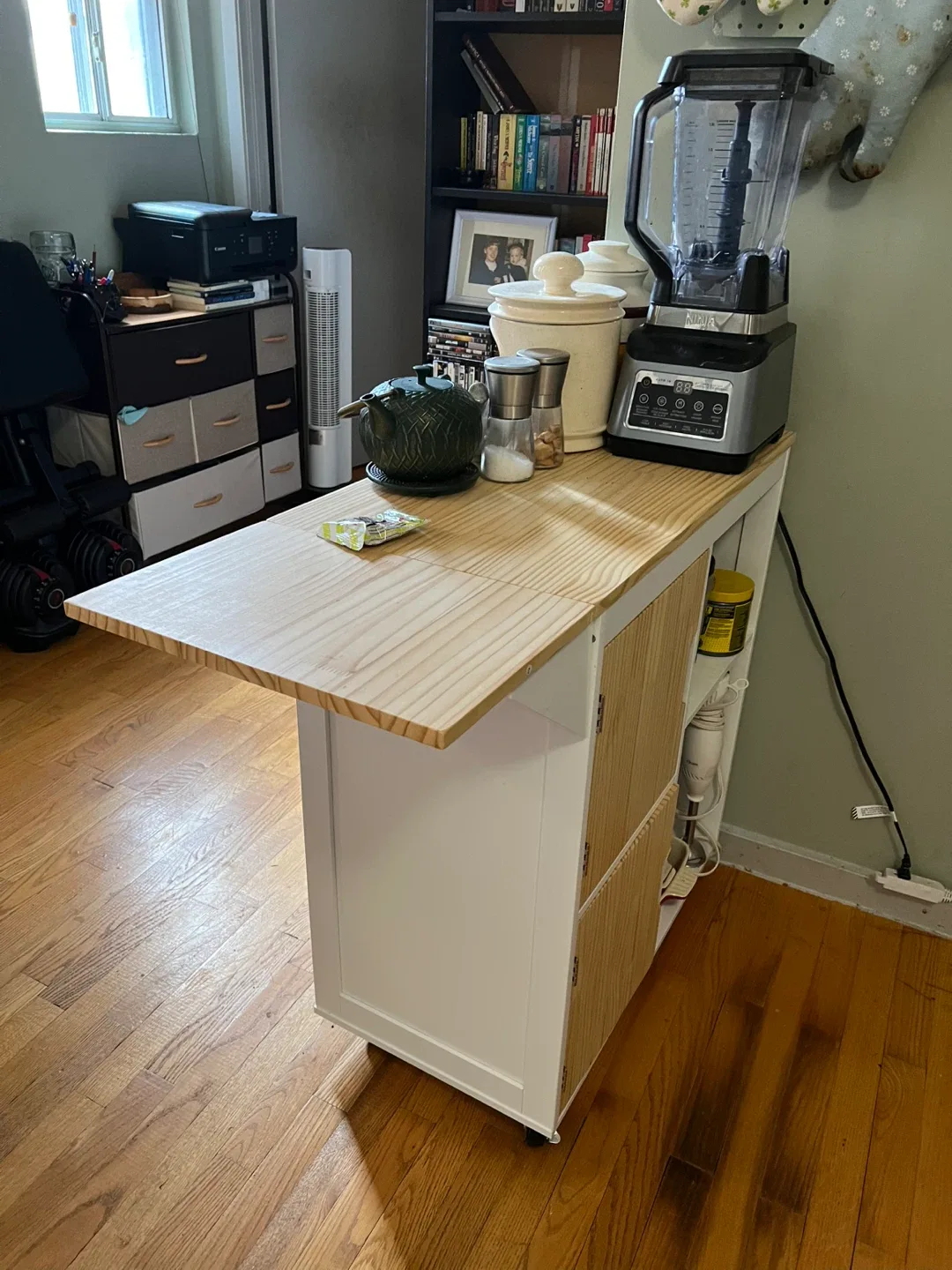 Kitchen Island with Foldable Countertop