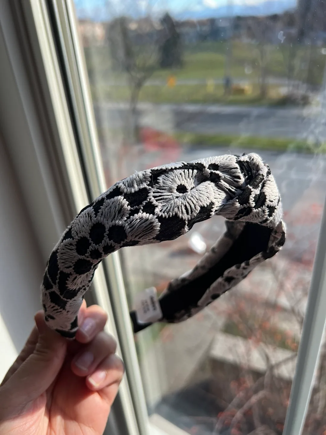 Floral Embroidered Headband - Black & White