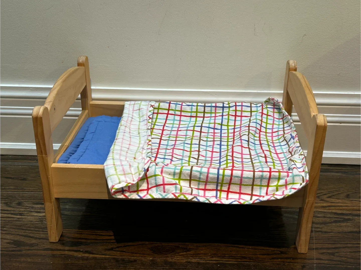 Doll bed