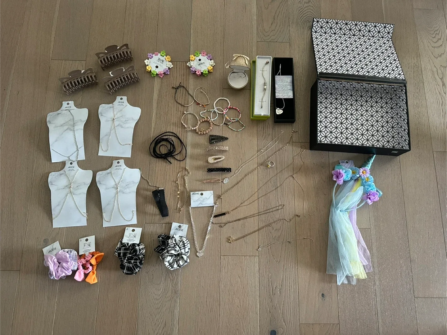 Jewelry & accessories bundle some is new !