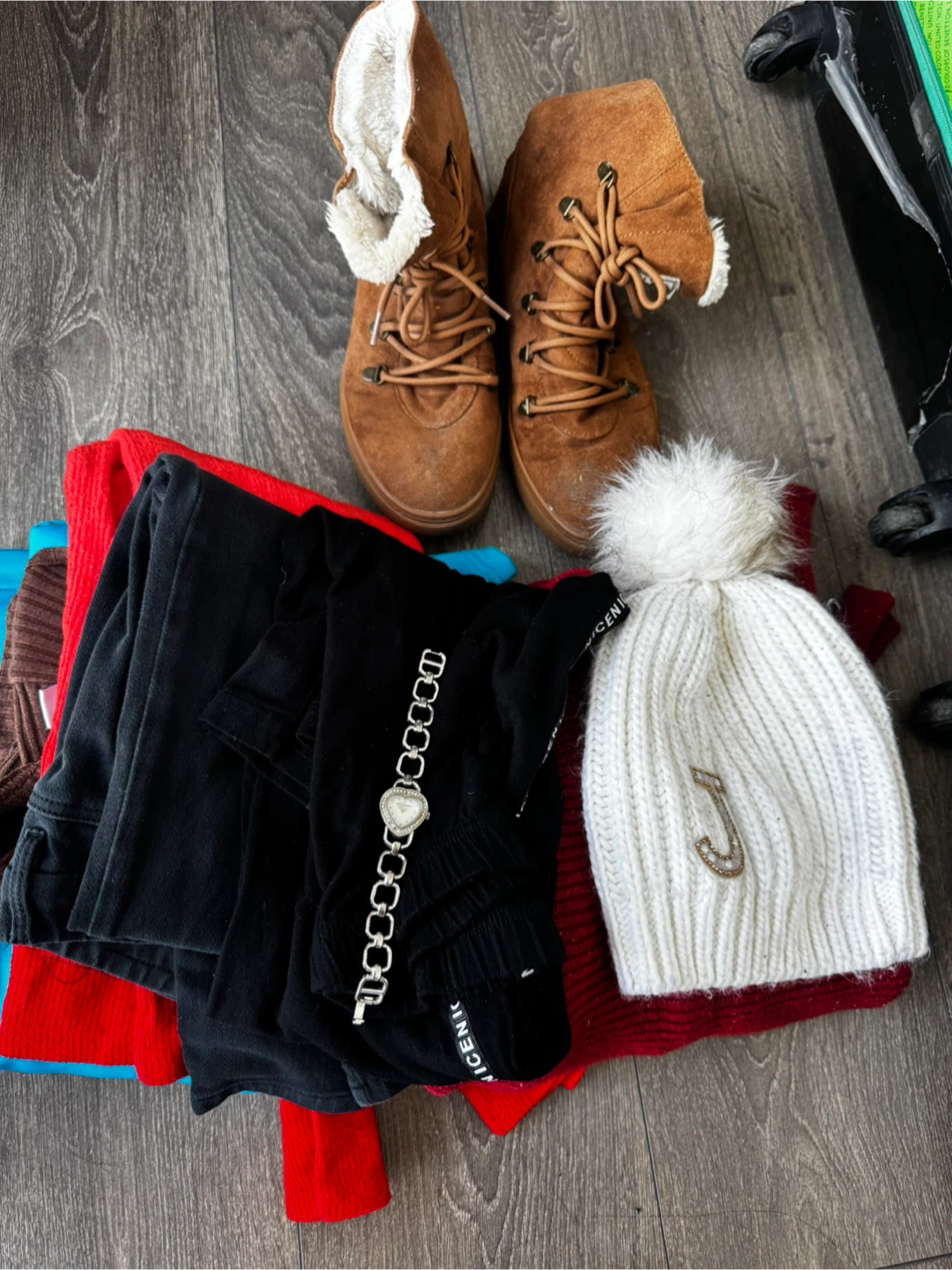 Preloved - Clothing Bundle for Sale – Only $18! - photo 3