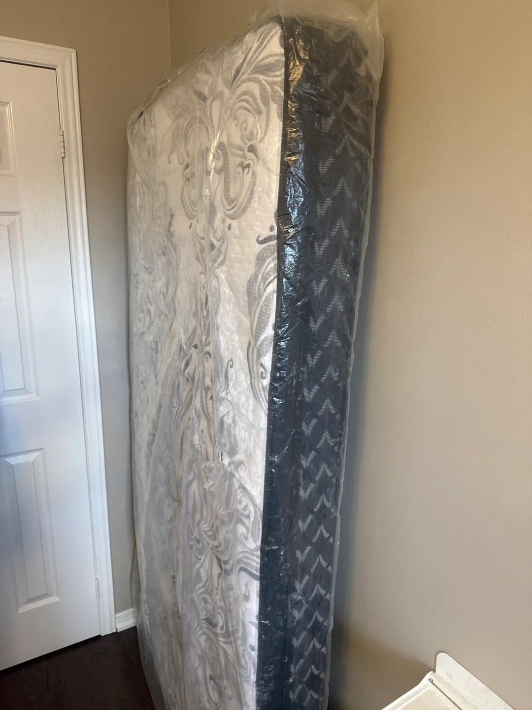 Mattress - Great Condition image indicator(5)