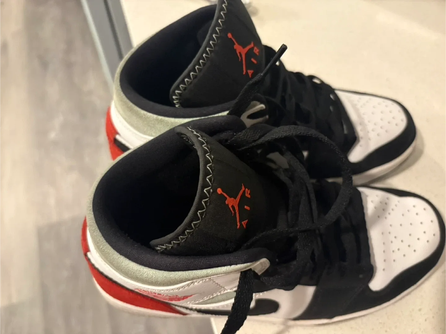 Air Jordan 1 Mid Sneakers image indicator(2)