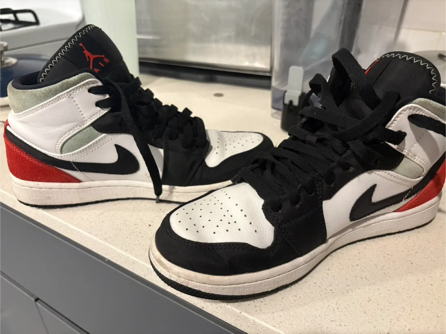 Air Jordan 1 Mid Sneakers