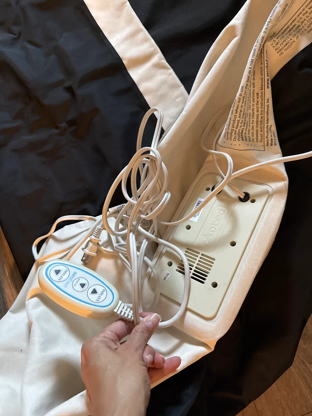 AeroBed Air Mattress with Built-in Pump image indicator(3)