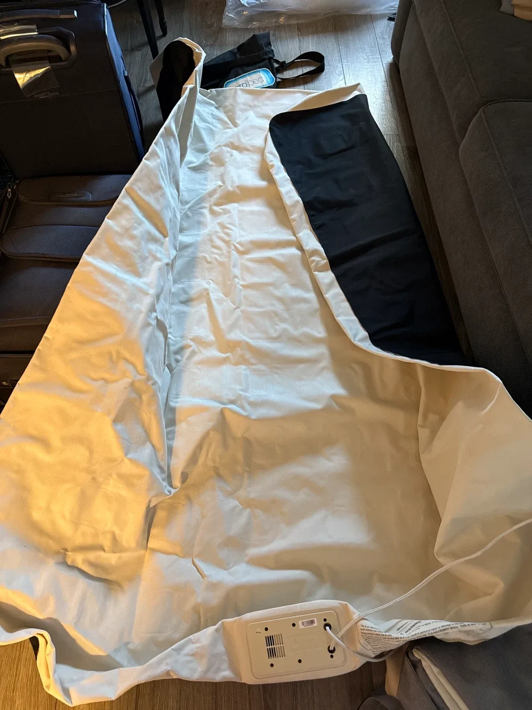 AeroBed Air Mattress with Built-in Pump image indicator(4)