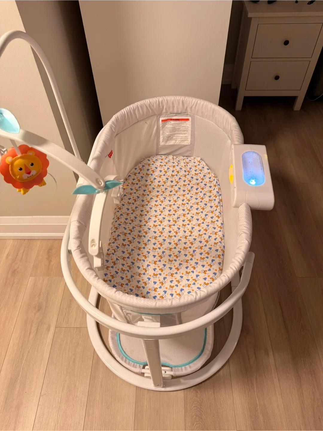 Fisher-Price Soothing Motions Bassinet image indicator(2)