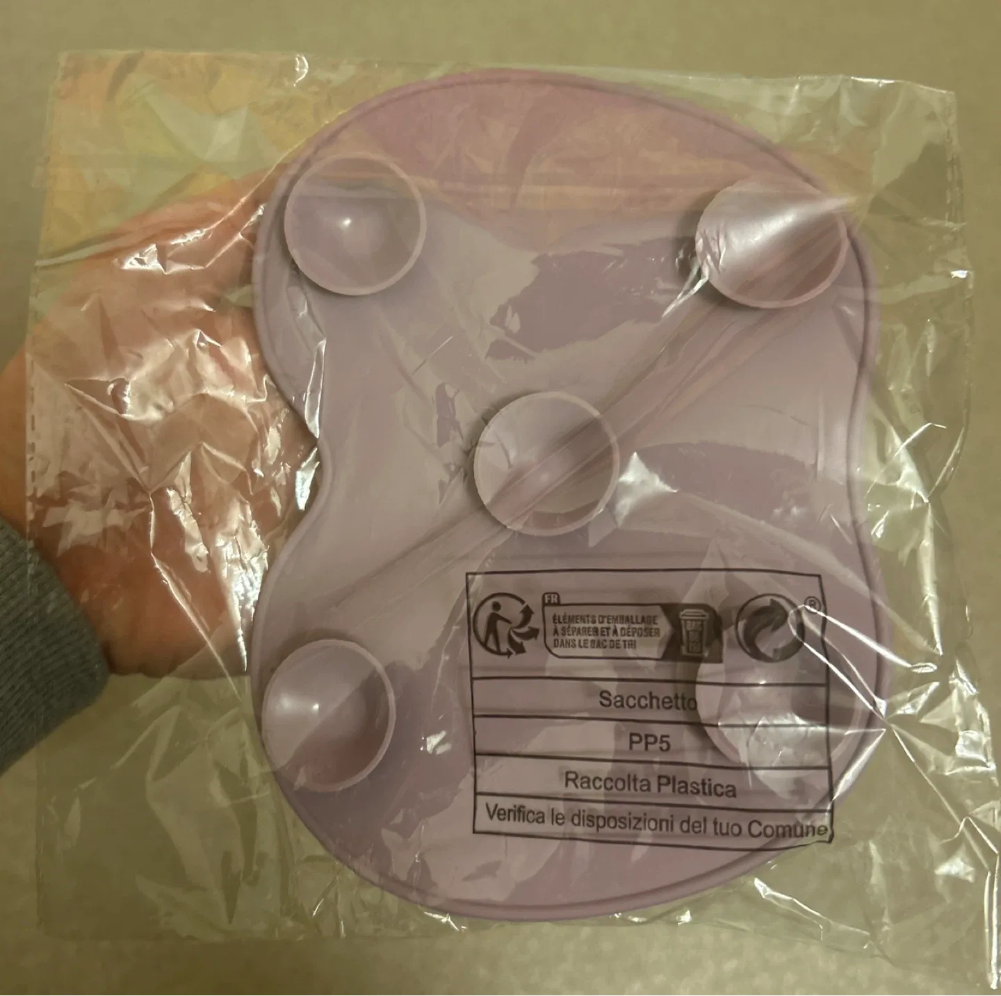 NEW Makeup Brush Cleaning Pad (Listing till DEC 20) image indicator(3)