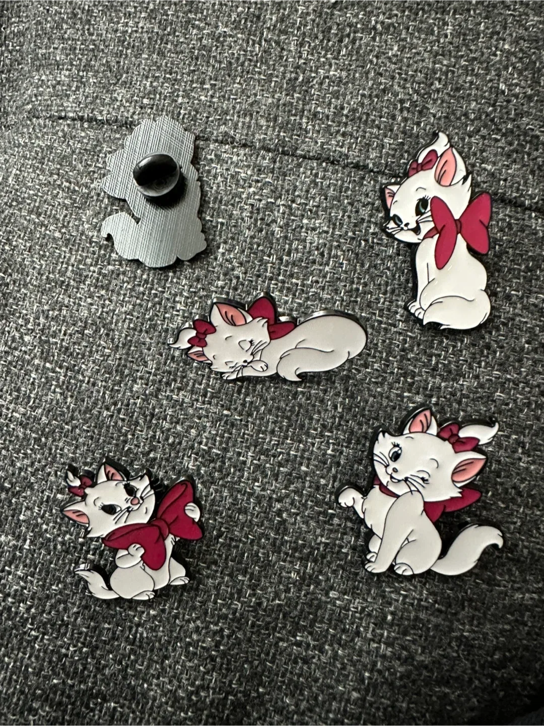 Marie Cat Enamel Pins image indicator(2)