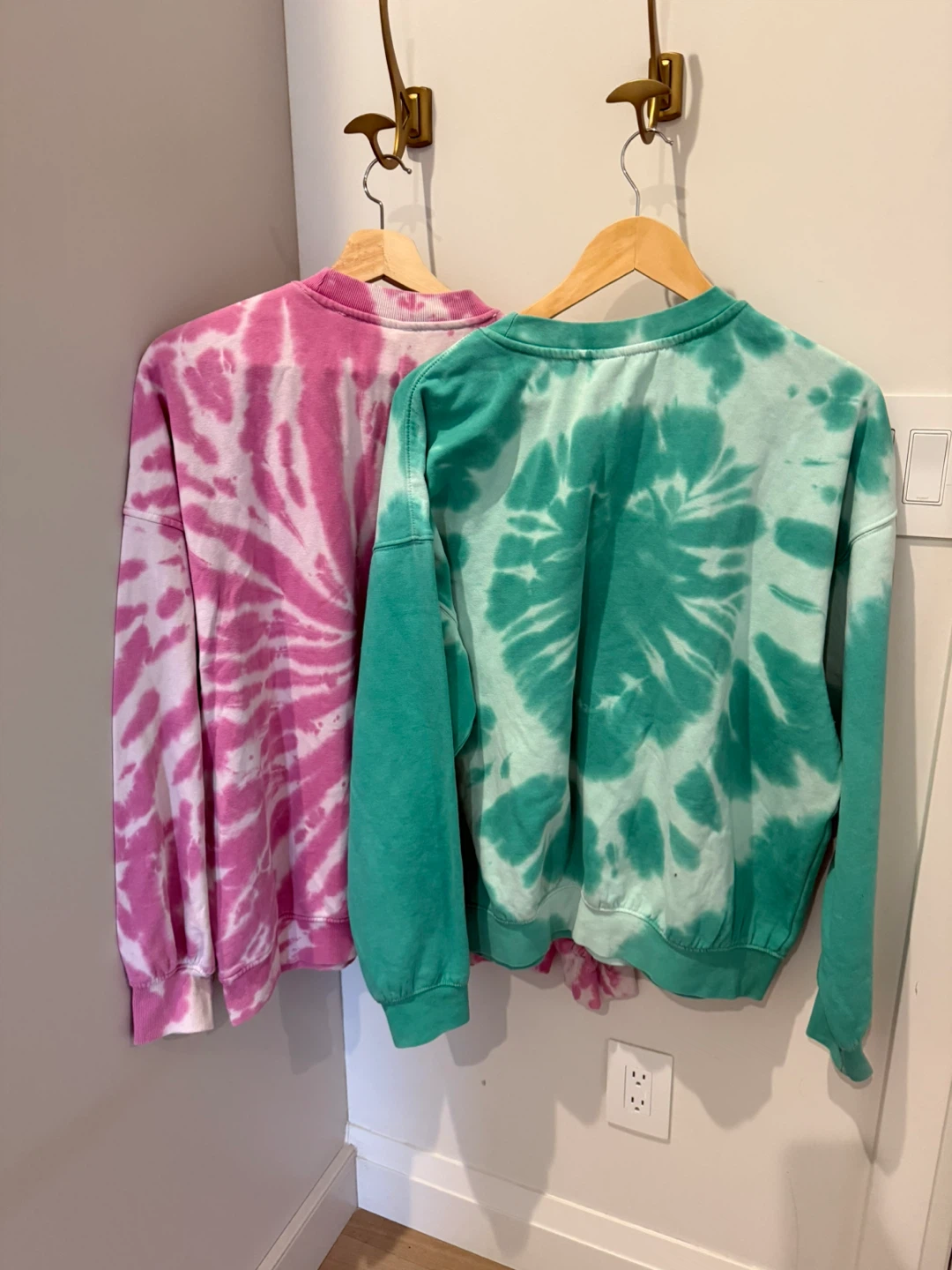 H&M oversized medium sweatshirts $20 for both - photo 2