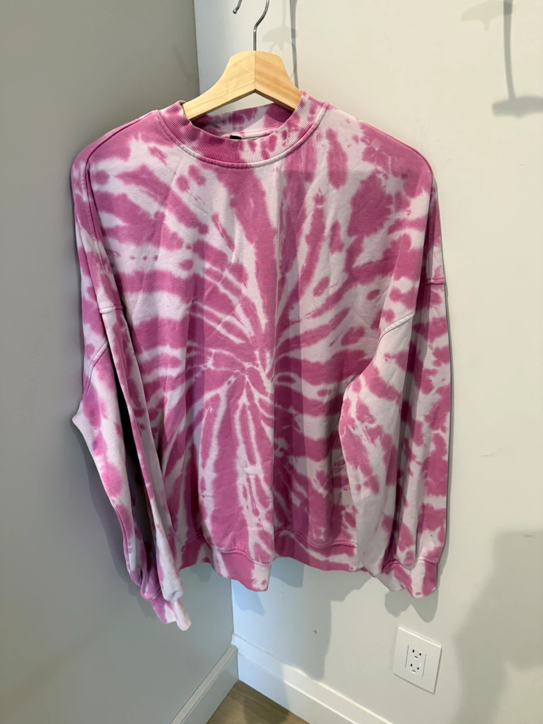 H&M oversized medium sweatshirts $20 for both - photo 4