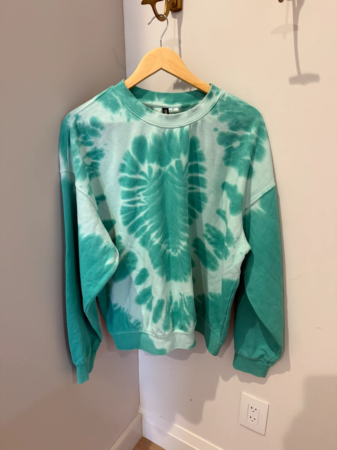 H&M oversized medium sweatshirts $20 for both - photo 5