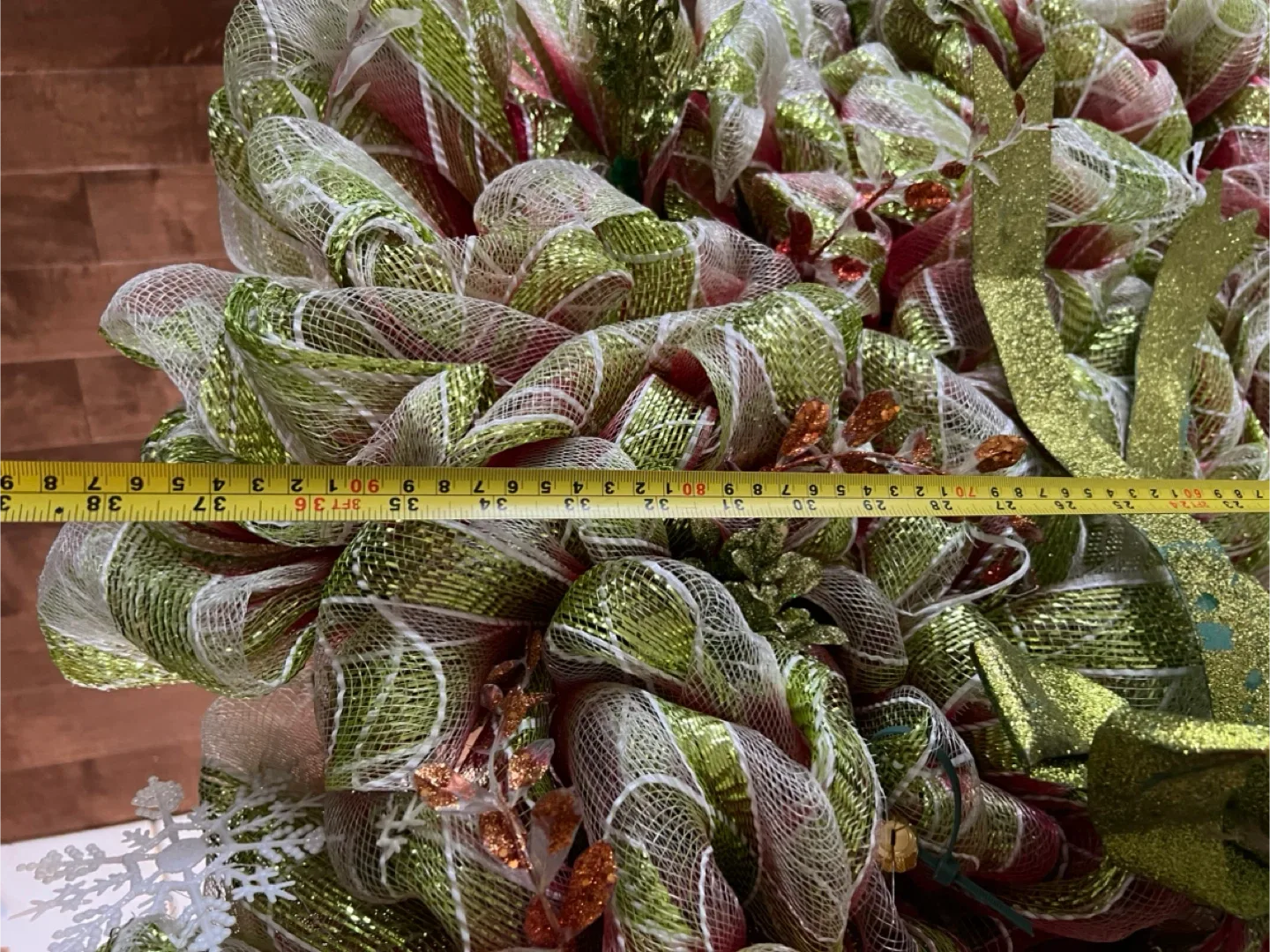 Christmas wreath.  Very large image indicator(2)