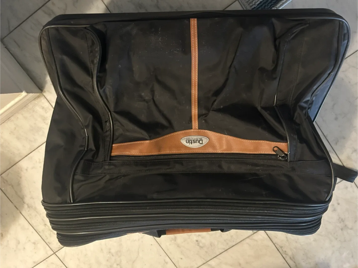 Dustin Black Garment Bag image indicator(3)
