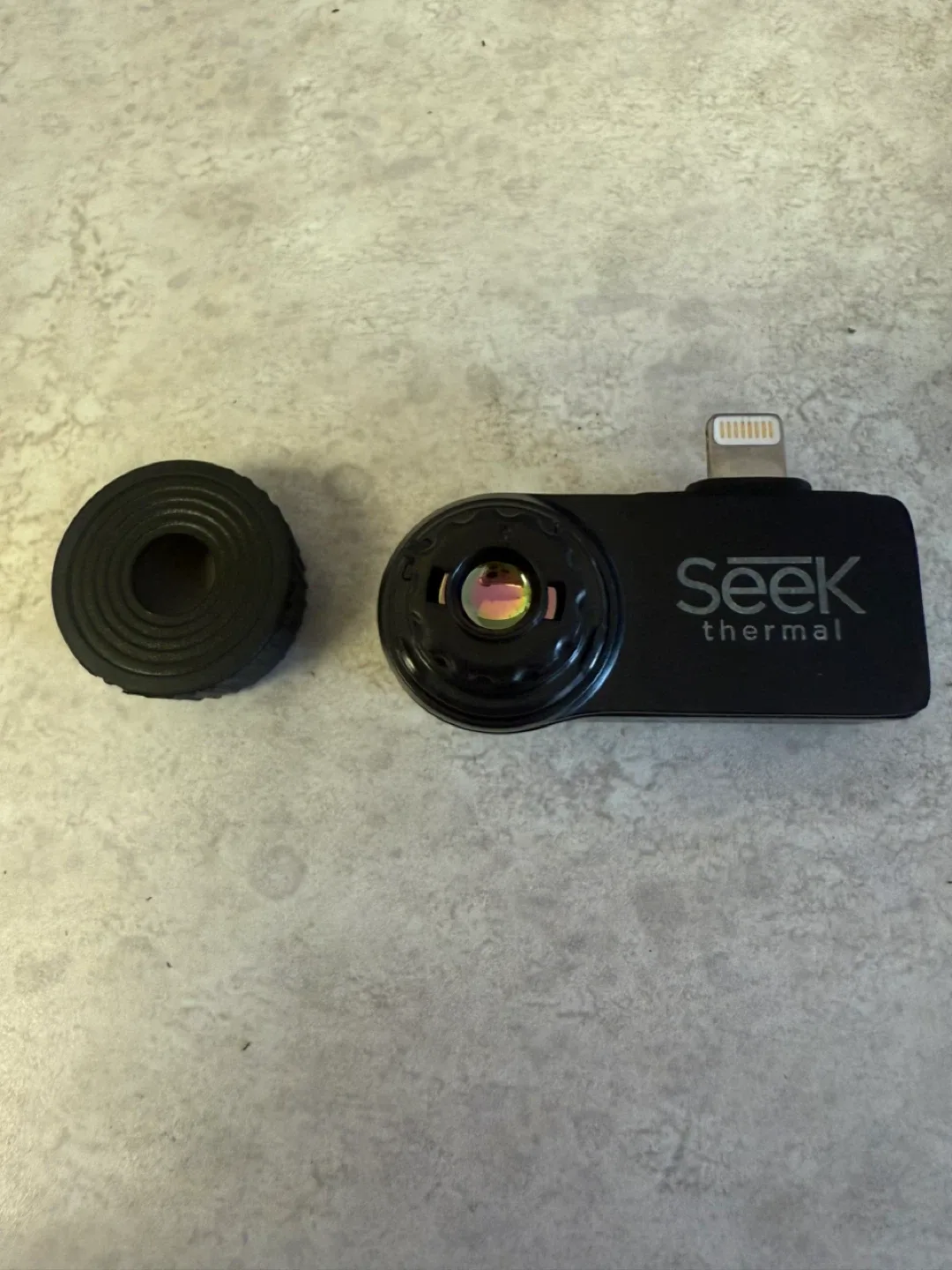 Seek CompactXR Thermal Camera for iPhone image indicator(4)