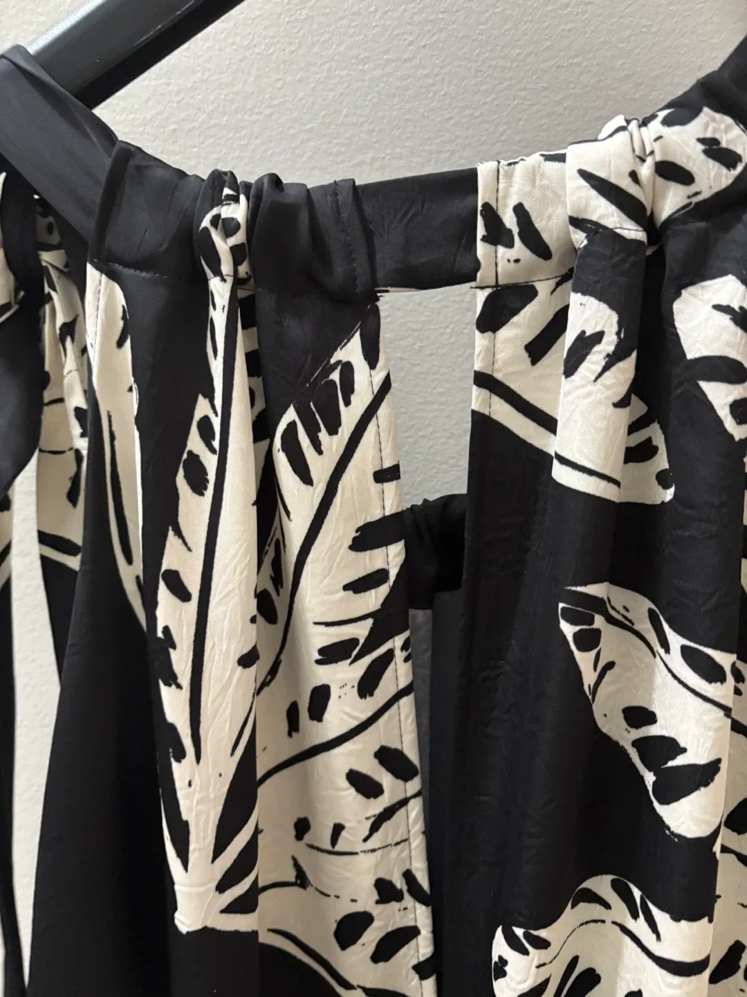 RW&CO. Black & White Leaf Print Dress - Size M/M image indicator(5)