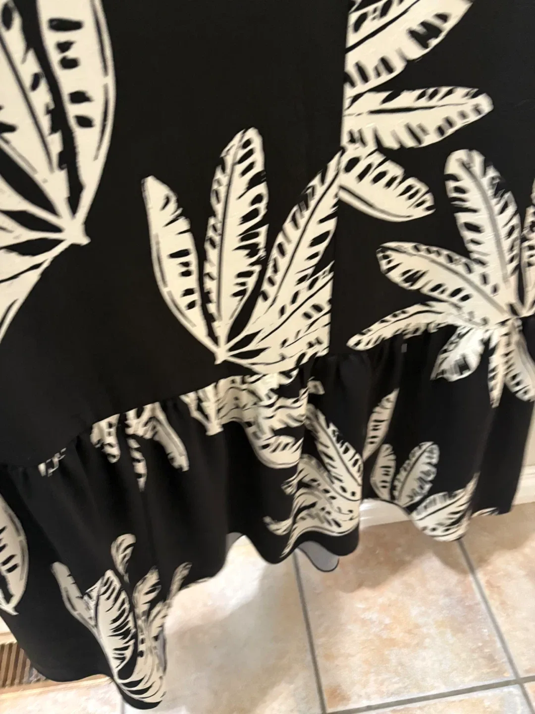 RW&CO. Black & White Leaf Print Dress - Size M/M image indicator(6)