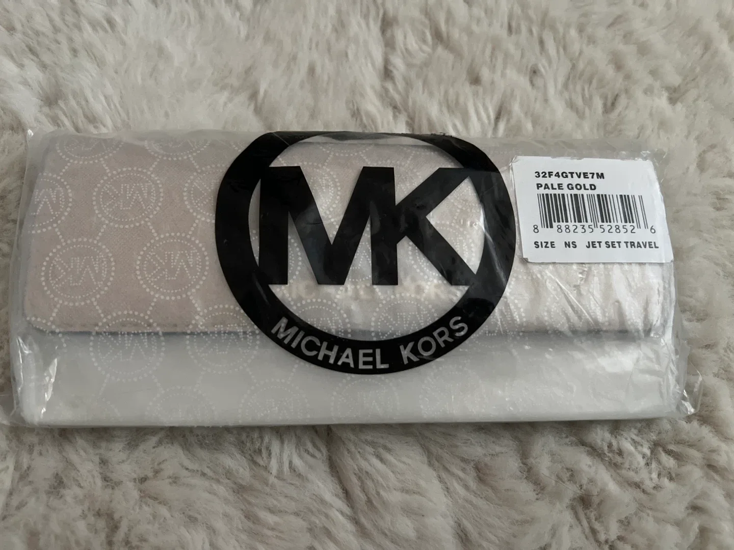 Brand New Michael Kors Jet Set Travel Wallet - Pale Gold image indicator(3)