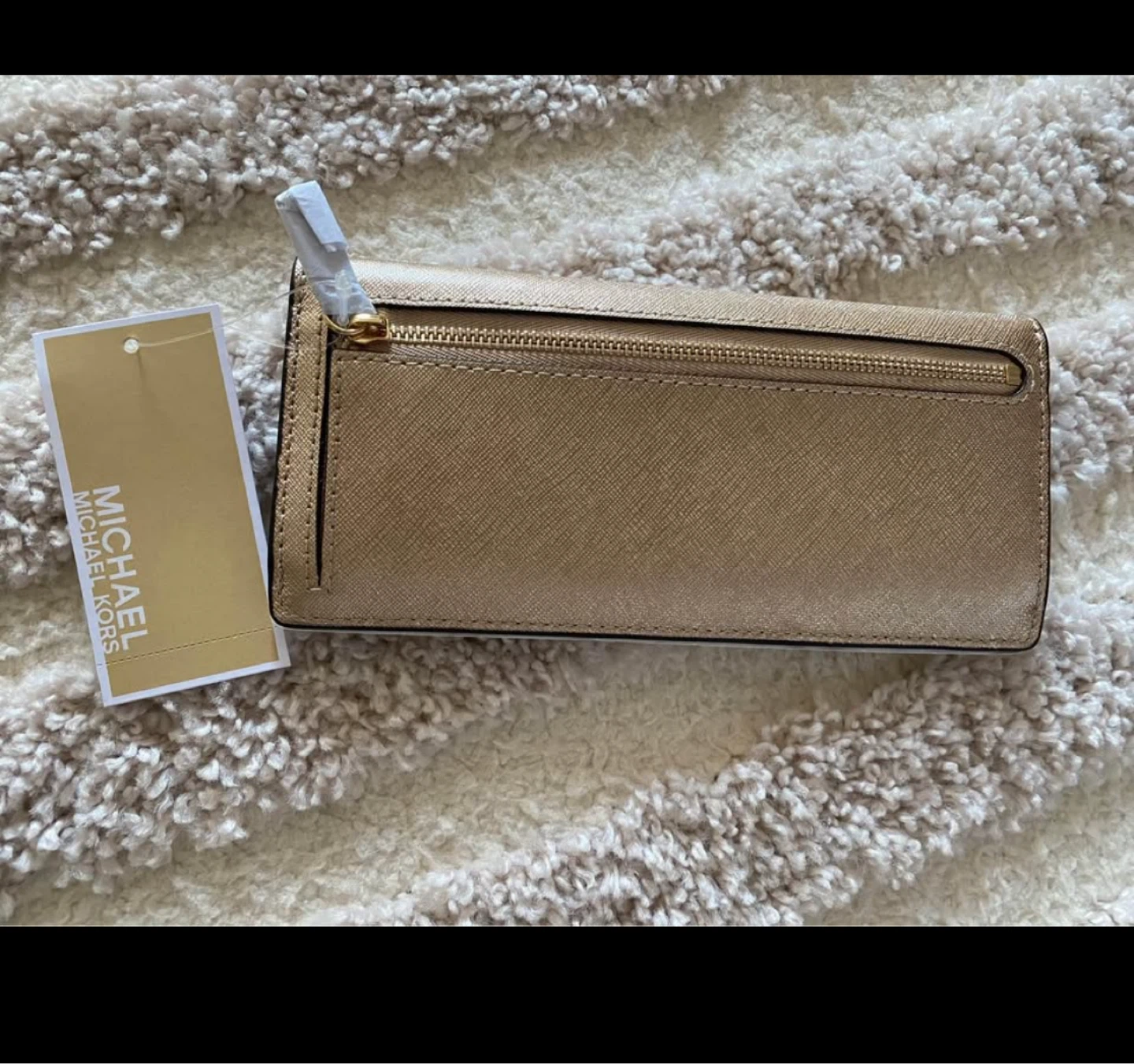 Brand New Michael Kors Jet Set Travel Wallet - Pale Gold - photo 2