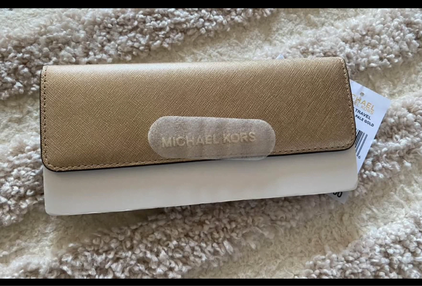 Brand New Michael Kors Jet Set Travel Wallet - Pale Gold