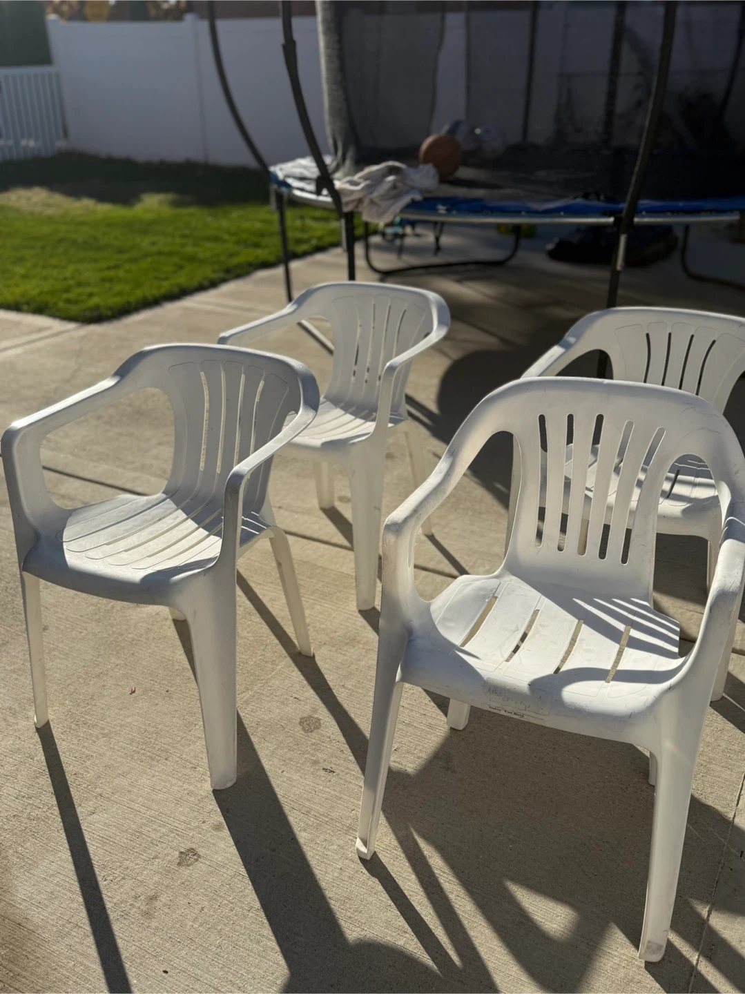 Set of 4 White Plastic Outdoor Chairs - photo 2
