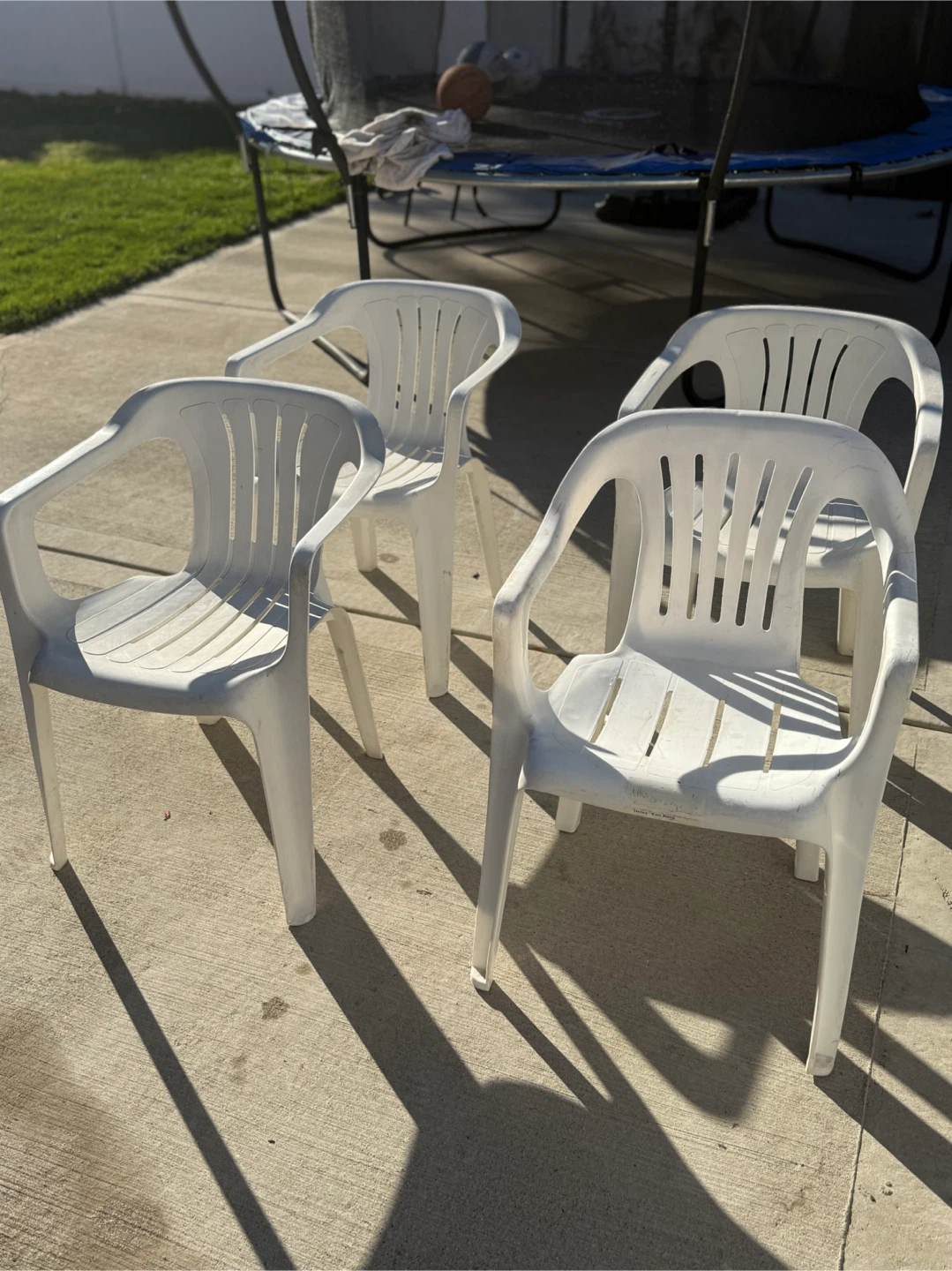 Set of 4 White Plastic Outdoor Chairs - photo 3