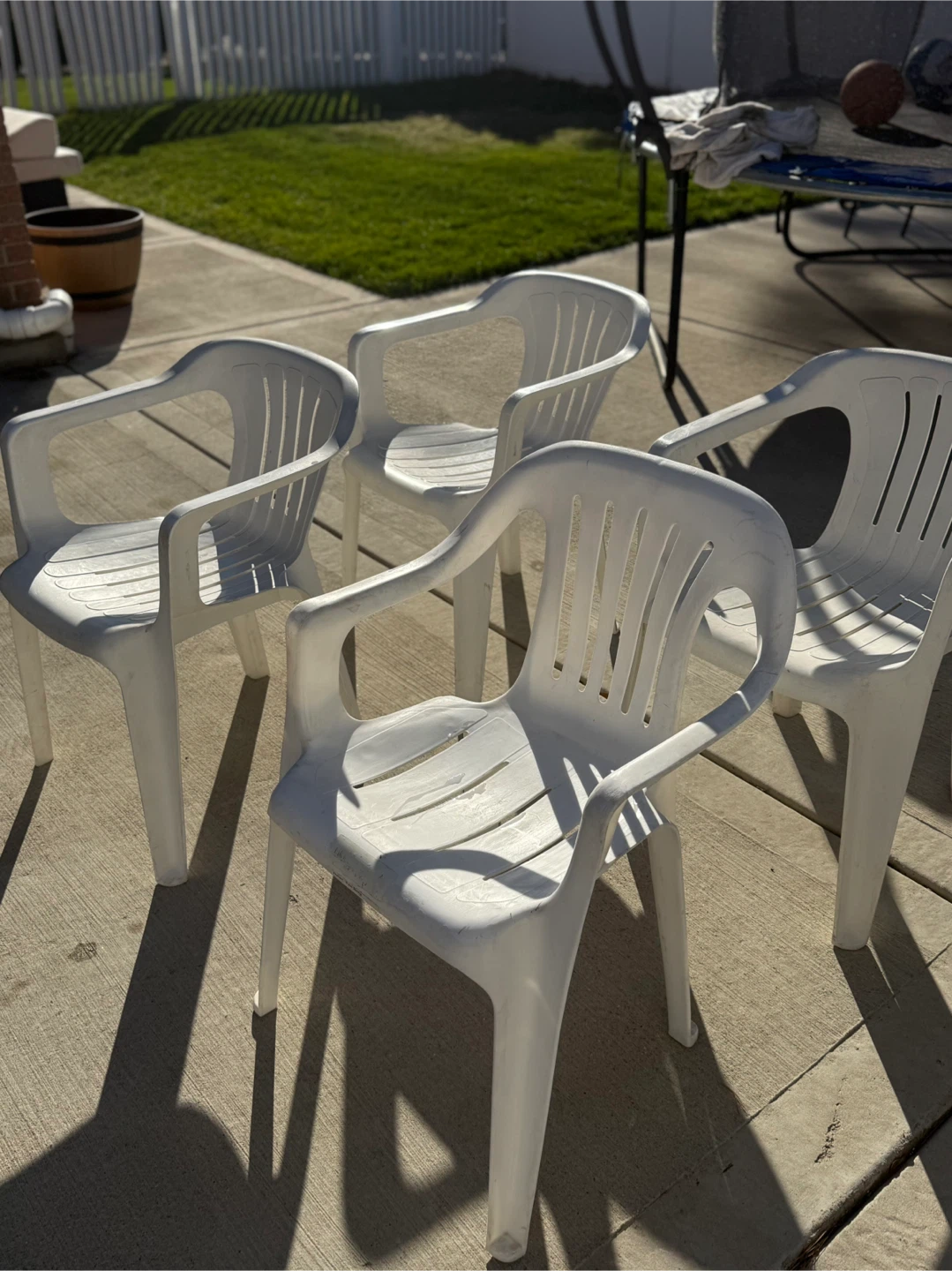 Set of 4 White Plastic Outdoor Chairs