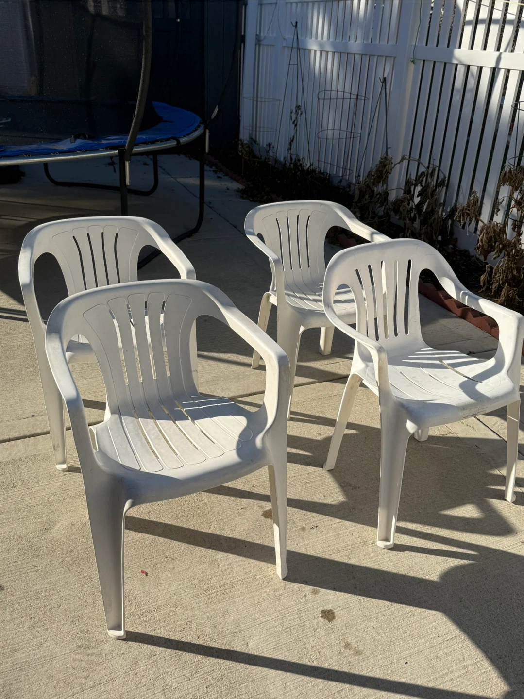 Set of 4 White Plastic Outdoor Chairs - photo 4
