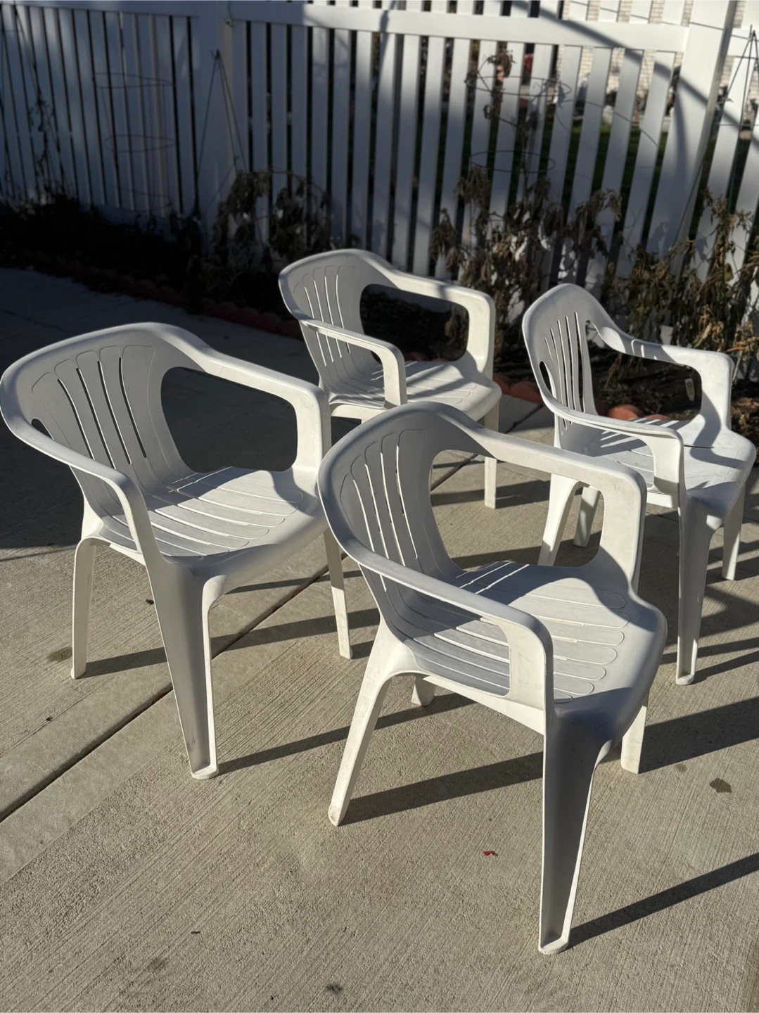 Set of 4 White Plastic Outdoor Chairs - photo 5